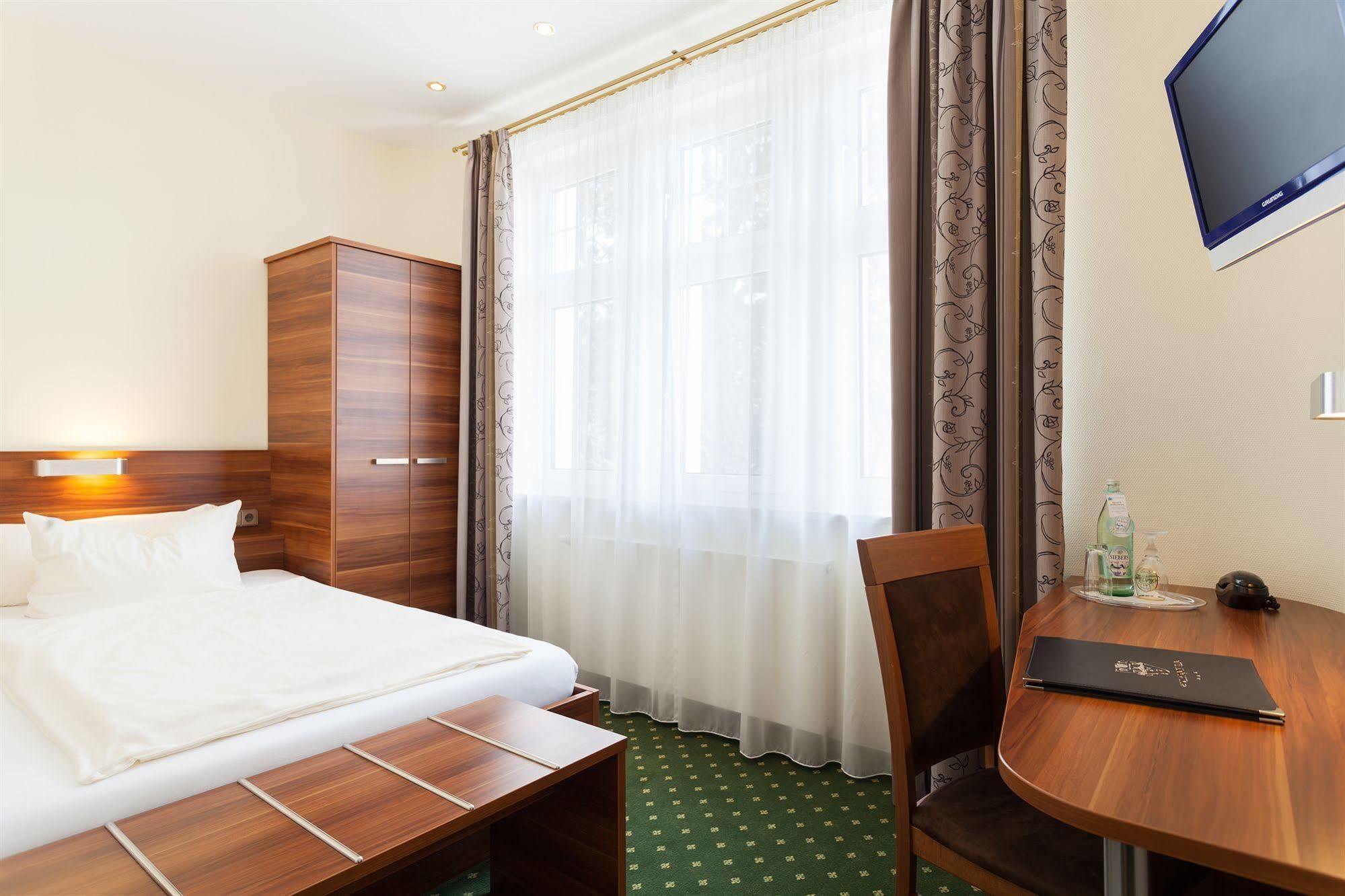 Hotel Schoengarten Garni Lindau  Bagian luar foto